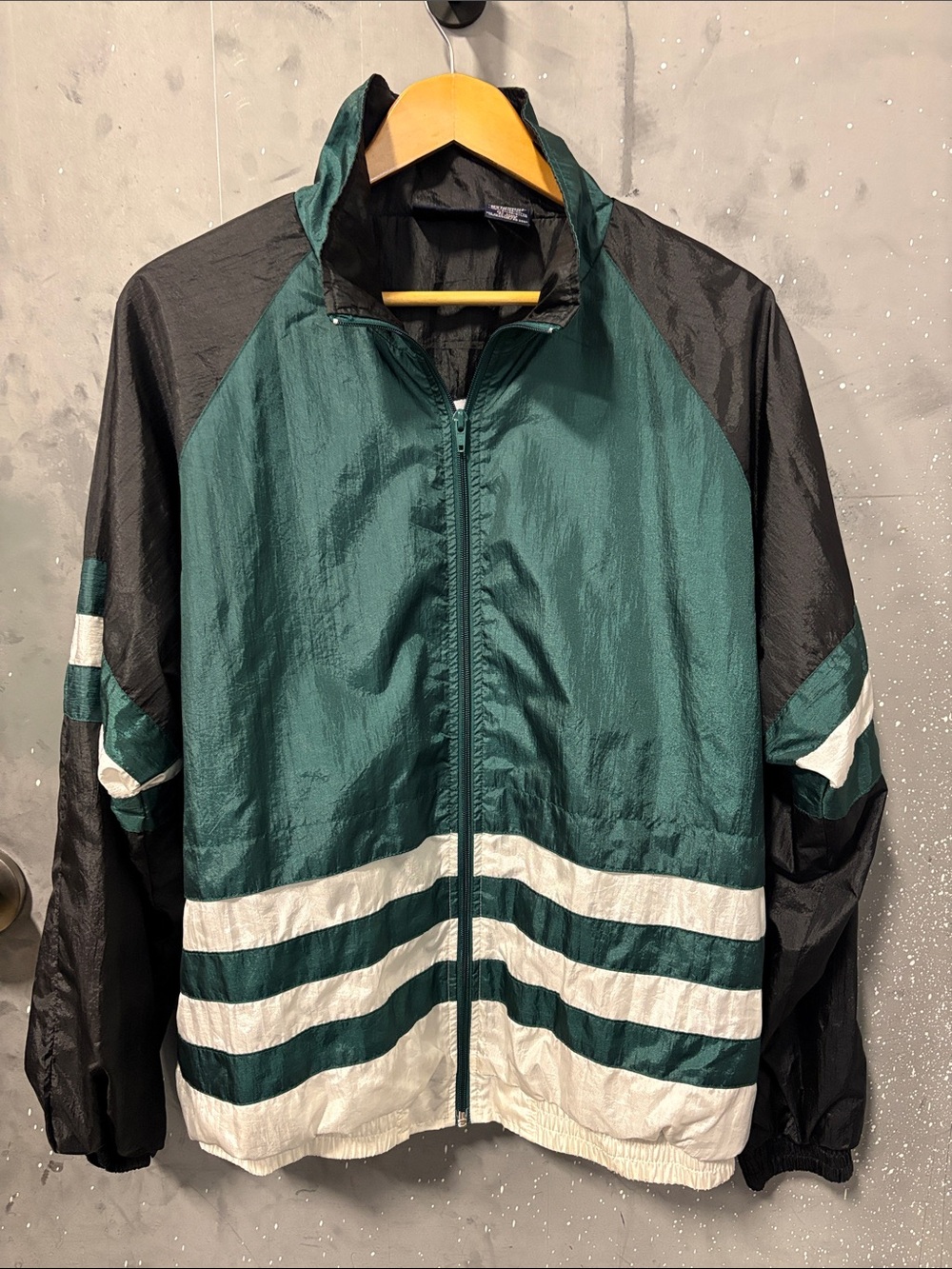 Vintage Men's Green and Black Windbreaker Jacket BHC 90’s Y2K
